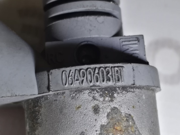 Форсунка VAG 06A906031BT на Ауди A3 8P купить с разборки в Самаре по цене 1 500 ₽