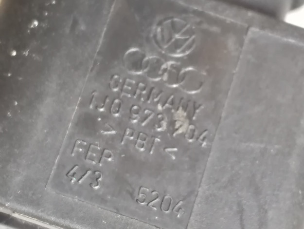 Корпус разъёма VAG 1J0973704 на Ауди A6 C6 купить с разборки в Самаре по цене 350 ₽