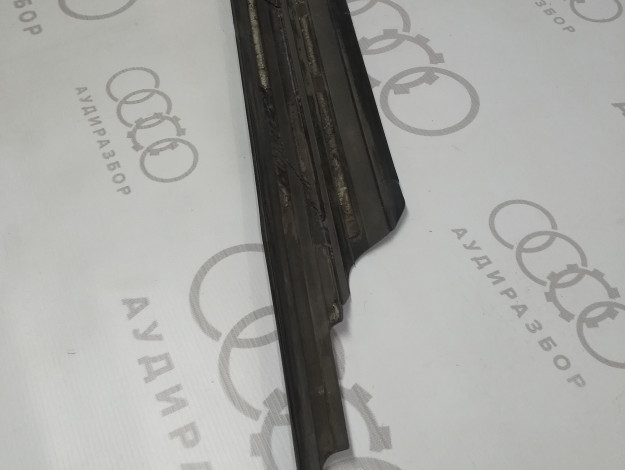 Накладка порога слева снаружи VAG 8A0853491C на Ауди 80/90 B3 купить с разборки в Самаре по цене 3 000 ₽