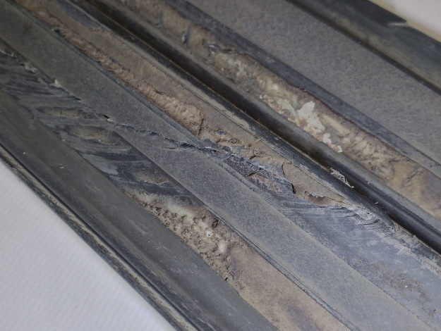 Накладка порога слева снаружи VAG 8A0853491C на Ауди 80/90 B3 купить с разборки в Самаре по цене 3 000 ₽