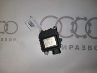 Электрический мотор центральной заслонки воздухораспределителя  4B1820511C на Ауди A6 C5
