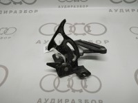 Крюк захватный на капот VAG 4A0823480A на Ауди 100/A6 C4
