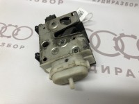 Замок двери справа спереди 4A1837016B на Ауди 100 C4