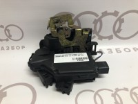 Замок дверной с дверным выключателем освещения сзади слева 4B0839015G на Ауди A6 C5