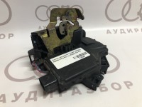 Замок дверной с дверным выключателем освещения сзади справа  4B0839016G на Ауди A6 C5
