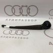 Рычаг стеклоочистителя крышки багажника  8D9955407 на Ауди A3/A4 8L, B5