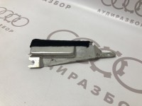 Поддерживающая скоба слева VAG 8D9827579 на Ауди A3/A4 8L, B5