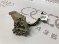 Корпус круглого разъема VAG 443953526A на Ауди 80/90/100 B3, C3