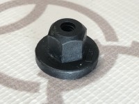 Шестигранная гайка с буртиком VAG 171201969 на Ауди 80/90/100/A4/A6 B3, B4, C3, C4, B5, C5