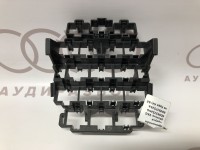 Кронштейн корпуса разъема  VAG 8D0937545G 8D0937545A на Ауди A4/A6 B5, C5