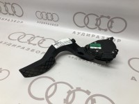 Педаль акселератора с электронным модулем VAG 8E1723523A на Ауди A4 B6