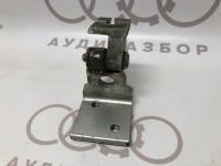 Петля двери VAG 8D0833402 на Ауди A4 B5