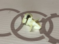 Пружинный зажим VAG 433839199A на Ауди 100/80 C3, B2