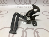 Крюк захватный на капот VAG 4A0823480A на Ауди 100/A6 C4