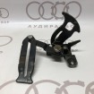 Крюк захватный на капот VAG 4A0823480A на Ауди 100/A6 C4