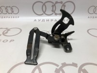Крюк захватный на капот VAG 4A0823480A на Ауди 100/A6 C4