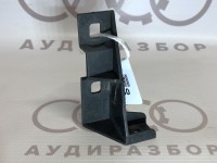 Уголок VAG 893807266A на Ауди 80/90 B3