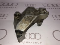 Кронштейн двигателя правый 038199207H на Ауди A3 8L1