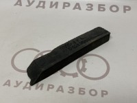 Уплотнитель переднего крыла правый VAG 893821204 на Ауди 80/90 B3, B4