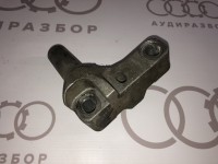 Крепление кронштейна двигателя 038199207H на Ауди A3 8L1
