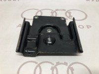Кронштейн бачка ГУР VAG 4A0422847 на Ауди 100 C4