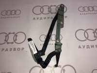 Петля крышки багажника левая 4A5827301E на Ауди 100/A6 4A2, C4, 4A2