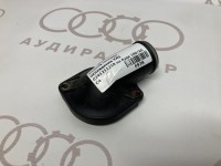 Фланец системы охлаждения VAG 074121121B на Ауди 100/A6 C4