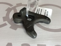 Кронштейн распределителя зажигания VAG 035905251 на Ауди 100 C4