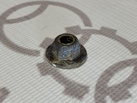 Гайка шестигранная самоконтрящаяся с шайбой VAG N90286701 N90286703 на Ауди 80/90/100/A4/A6