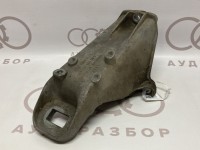 Опора двигателя левая VAG 4A0199307B 4A0199307A на Ауди 100/A6 C4