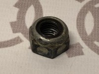 Шестигранная гайка самоконтрящаяся N10286102 N10286110 на Ауди 80/90/100/A6 B3, B4, C3, C4, C5, B2