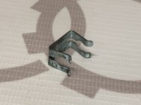 Пружинный зажим VAG 811721673A на Ауди 80/90/100/A6 B3, B4, C3, C4, B2