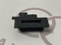 Заглушка направляющей левая VAG 4A0837111A 4A0837111L на Ауди 100/A6 C4