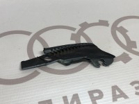 Уплотнитель обшивки двери слева спереди VAG 4A0867691 на Ауди 100/A6 C4