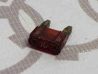 Предохранитель 10А красный  VAG N10261503 на Ауди A4/A6 B5, B6, C5