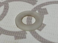 Пластиковая подкладная шайба VAG 443837345 4A0837345A на Ауди 80/90/100/A6 B3, B4, C4