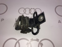 Петля задней двери нижняя 893833411 на Ауди 80/90 893, 89Q, 8A2, B3, 8C2, 8C5, B4