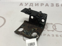 Кронштейн заднего бампера справа VAG 893807332 на Ауди 80/90 B3