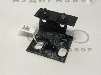 Кронштейн заднего бампера слева VAG 893807331 на Ауди 80/90 B3