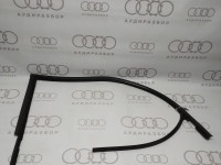 Направляющая стекла уплотнитель спереди справа VAG 893837440F на Ауди 80/90 B3, B4