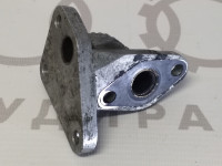 Адаптер слева VAG 078131165 на Ауди A4/A6 B5, B6, C5