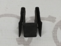 Пружинная скоба Обшивки багажника AVANT VAG 8A9863907 на Ауди 80 B4