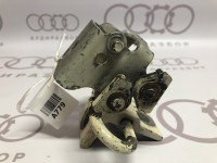 Петля задней двери нижняя 893833411 на Ауди 80/90 893, 89Q, 8A2, B3, 8C2, 8C5, B4