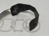 Крепление бампера переднее левое правое VAG 8A0807135C 8A0807136C на Ауди 80 B4