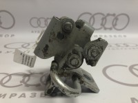 Петля задней двери нижняя 893833411 на Ауди 80/90 893, 89Q, 8A2, B3, 8C2, 8C5, B4