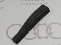 Уплотнение дверной обивки справа VAG 893839166 на Ауди 80/90 B3, B4