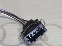 Корпус плоского разъема 3х штекерный VAG 357972753 на Ауди 80/100/A4/A6 B4, C4, B5, C5