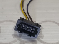 Корпус плоского разъема 3х штекерный VAG 357972753 на Ауди 80/100/A4/A6 B4, C4, B5, C5