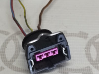 Корпус плоского разъёма трех штекерный VAG 443906233 на Ауди 80/90/100/A4/A6 B3, B4, C3, C4, B5, C5