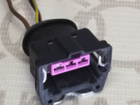 Корпус плоского разъёма трех штекерный VAG 443906233 на Ауди 80/90/100/A4/A6 B3, B4, C3, C4, B5, C5